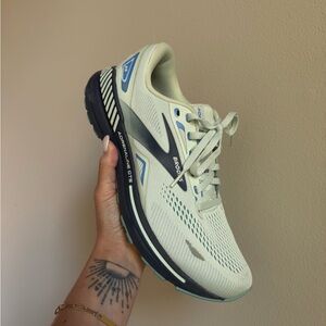 Brooks Adrenaline GTS Cream and Blue Sneakers
